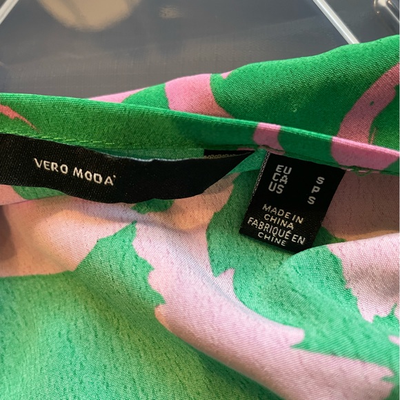 Vero Moda Green and Pink Short Sleeve‎ Bright Light Weight Dress Size S - Picture 5 of 9